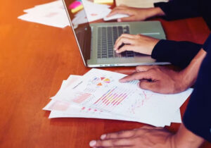 annual report copywriter