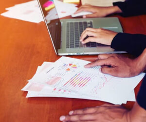 annual report copywriter